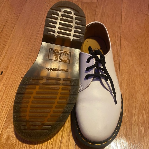 DR MARTEN SHOES, white leather oxfords, size 7. - Picture 5 of 11